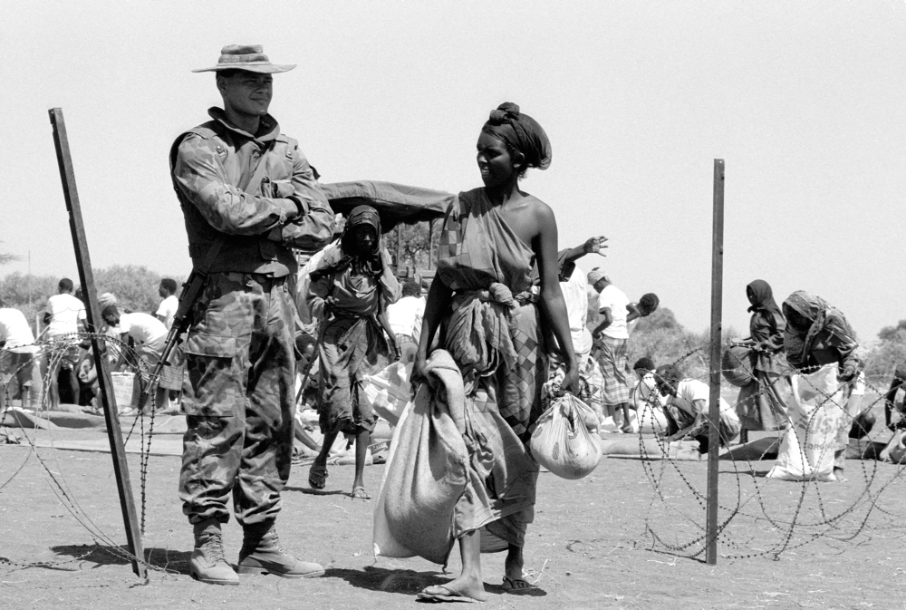 File No. MSU_93_180_18.jpg Date Taken: 15 Mar 1993 Photograph by Corporal Gary Ramage Description:Private Jason Watene from Delta Company 1st Battalion The Royal Australian Regiment carry out a food drop for locals.